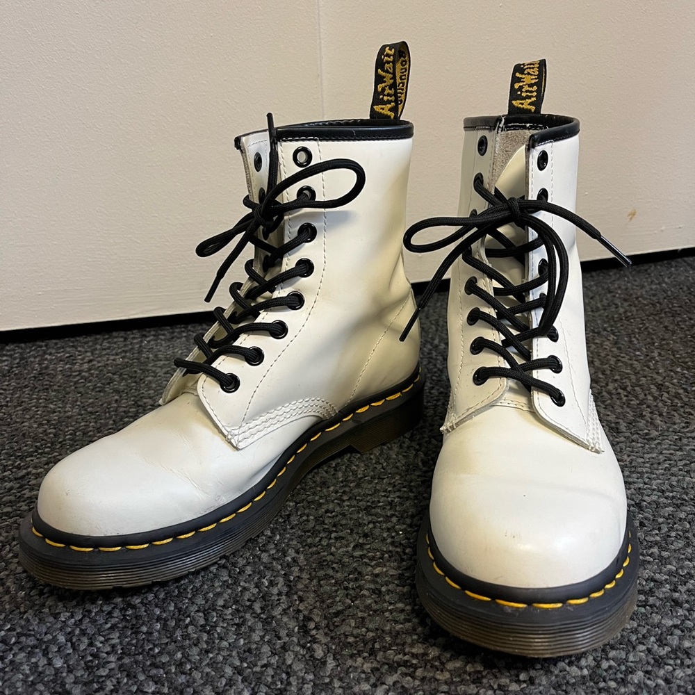 DOC DR MARTENS 1460 WOMEN'S PATENT LEATHER LACE UP BOOTS WHITE SIZS 7